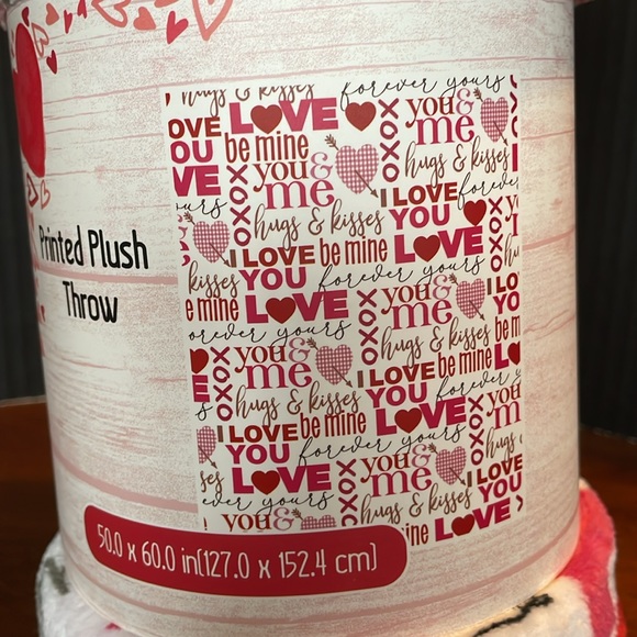 Throw Blanket. Love ❤️ Design. 50” x 60” New - Picture 8 of 8